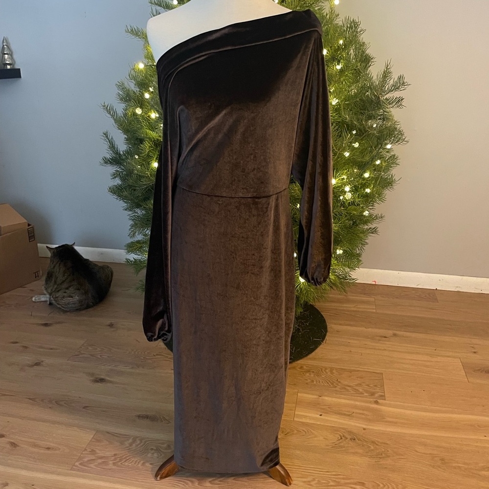 Elegant One-Shoulder Velvet Midi Dress